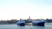 Mittags ist der Hafen von Bari erreicht, wo das Schiff nach Griechenland bereitsteht.