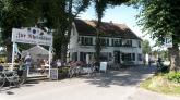 Das Gasthaus Zur Rheinfähre war bei Radlern ein beliebter Boxenstopp.