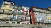 Die gekachelten Fassaden und kunstvollen Balkongitter sind typisch für Porto.