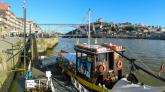 Bei Fahrten mit Booten wie diesen lässt sich Porto auch vom Wasser aus betrachten.