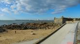 Vorbei am alten Fort, fällt der Blick auf die Hafeneinfahrt von Matosinhos.