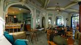Es ist wirklich eines der schönsten Cafés in Porto.