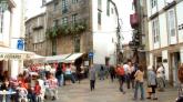 Am Vormittag ist die Altstadt von Santiago de Compostella voller Menschen.